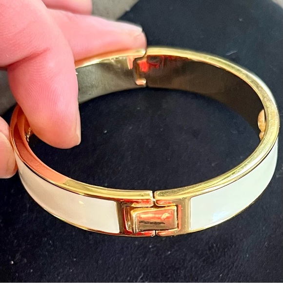 KATE SPADE ♠️ Cream/Gold Hole Punch 10mm Hinge Bangle (immaculate) - Picture 5 of 6